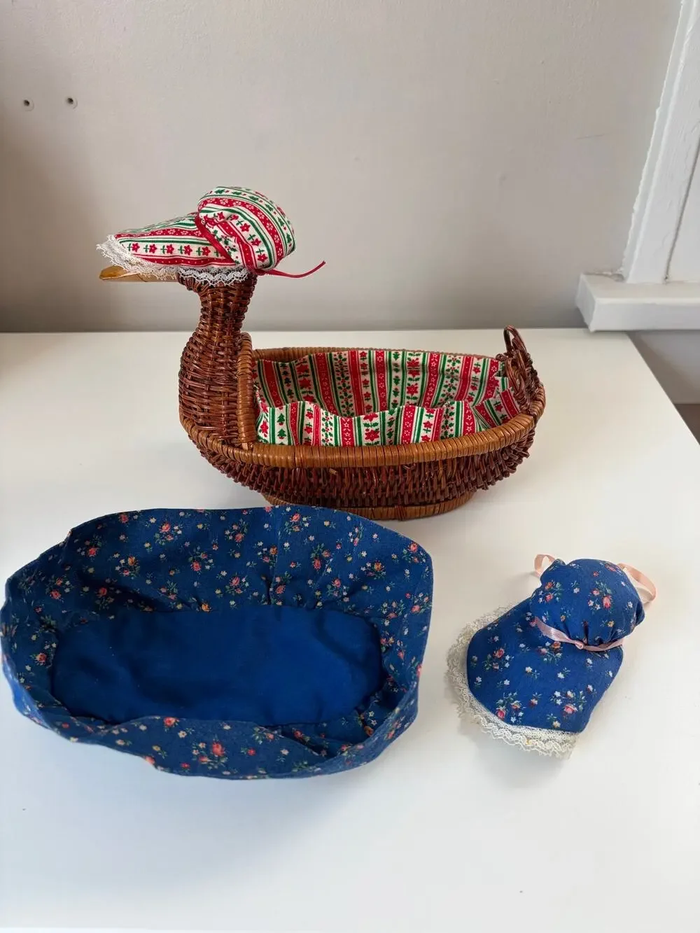 Vintage Wicker Duck Basket w 2 Handmade Liners & Bonnets Country Cottage Decor